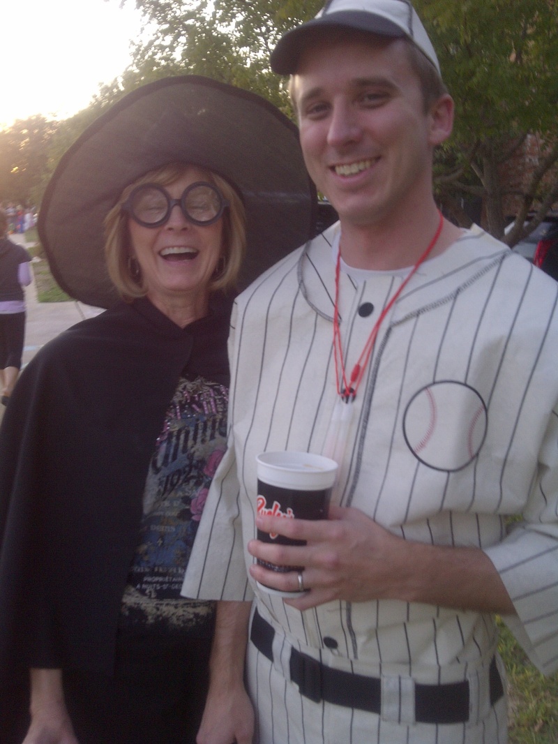 2011/10(Oct)/Halloween Fun/800x600_2011-10-31-Halloween Ian Sydney-12.jpg